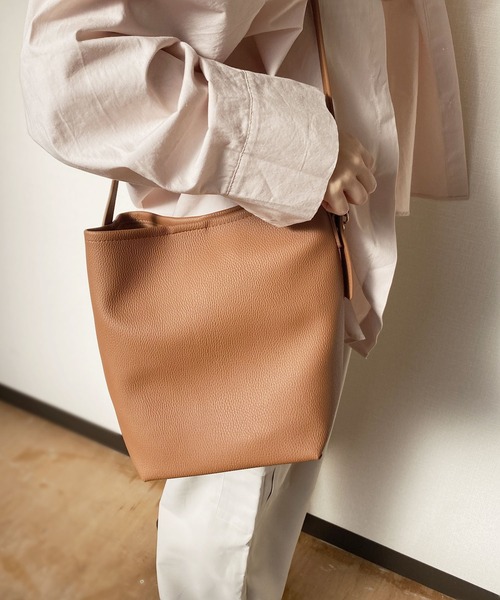 Reurie'(レウリィ)の「【ZOZO限定】ワンハンドルバケットショルダーバッグ / トートバッグ ワンショルダー ブラウン ブラック 大容量 大きめ(ショルダーバッグ・レディース・ブラウン/ブラック・FREE)」の19枚目の写真