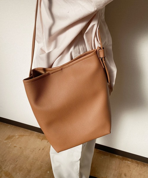 Reurie'(レウリィ)の「【ZOZO限定】ワンハンドルバケットショルダーバッグ / トートバッグ ワンショルダー ブラウン ブラック 大容量 大きめ(ショルダーバッグ・レディース・ブラウン/ブラック・FREE)」の20枚目の写真