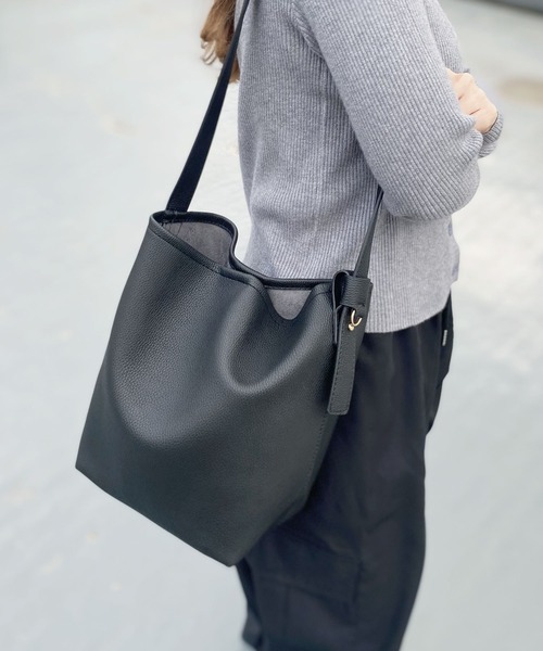 Reurie'(レウリィ)の「【ZOZO限定】ワンハンドルバケットショルダーバッグ / トートバッグ ワンショルダー ブラウン ブラック 大容量 大きめ(ショルダーバッグ・レディース・ブラウン/ブラック・FREE)」の5枚目の写真