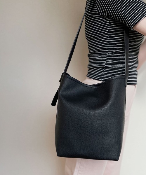 Reurie'(レウリィ)の「【ZOZO限定】ワンハンドルバケットショルダーバッグ / トートバッグ ワンショルダー ブラウン ブラック 大容量 大きめ(ショルダーバッグ・レディース・ブラウン/ブラック・FREE)」の11枚目の写真