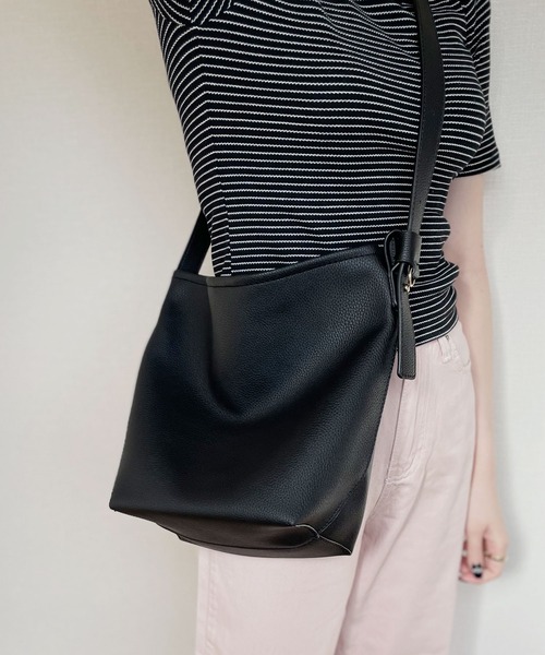 Reurie'(レウリィ)の「【ZOZO限定】ワンハンドルバケットショルダーバッグ / トートバッグ ワンショルダー ブラウン ブラック 大容量 大きめ(ショルダーバッグ・レディース・ブラウン/ブラック・FREE)」の12枚目の写真