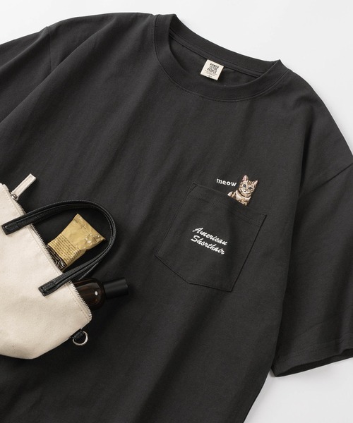 make a ray!（メイク ア レイ！）の「【POWER TO THE PEOPLE/パワー トゥザ ピープル】ビッグシルエット ヘビーウェイト 猫＆犬 ワンポイント刺繍 ポケット付き 半袖Tシャツ/ユニセックス（Tシャツ/カットソー・レディース・ブラック系その他/オフホワイト/ブラック/ミント/ホワイト/レモンイエロー・M/L）」の4枚目の写真