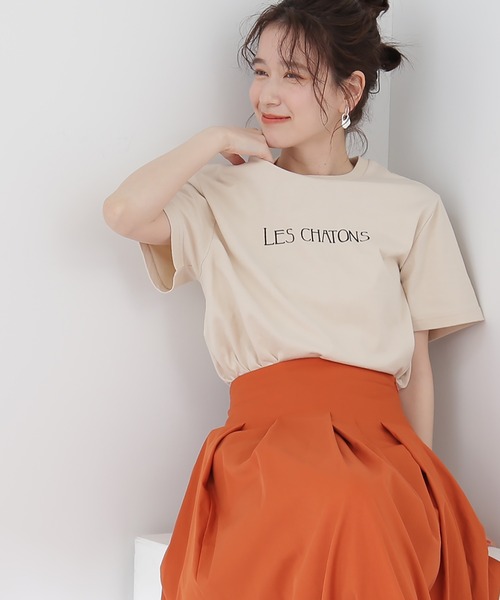 N.(N. Natural Beauty Basic)(エヌエヌナチュラルビューティーベーシック)の「クラシックフォントTシャツ(Tシャツ/カットソー・レディース・ホワイト/ホワイト系その他/ベージュ/パープル・MEDIUM)」の1枚目の写真