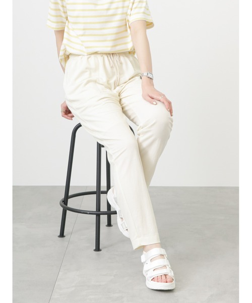 Samansa Mos2 blue（サマンサモスモスブルー）の「テーパードイージーパンツ（その他パンツ・レディース・チャコールグレー/ベージュ/グリーン/キナリ・ﾌﾘ-）」の2枚目の写真