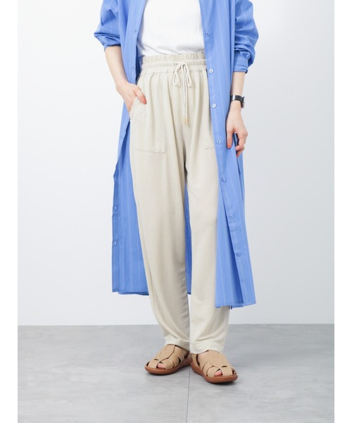 Samansa Mos2 blue（サマンサモスモスブルー）の「テーパードイージーパンツ（その他パンツ・レディース・チャコールグレー/ベージュ/グリーン/キナリ・ﾌﾘ-）」の5枚目の写真