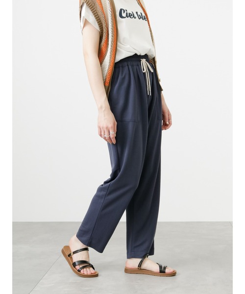 Samansa Mos2 blue（サマンサモスモスブルー）の「テーパードイージーパンツ（その他パンツ・レディース・チャコールグレー/ベージュ/グリーン/キナリ・ﾌﾘ-）」の6枚目の写真