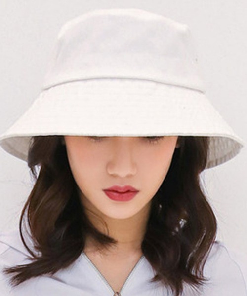 DAY CLOSET（デイ クローゼット）の「レディース ストラップ付バケットハット（ハット・レディース・ブラック/ホワイト/ベージュ/ネイビー/ブラウン・ONE SIZE）」の2枚目の写真