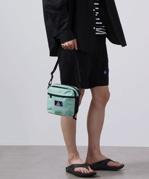 GERRY(ジェリー)の「GERRY はっ水加工 マルチ ショルダーバッグ スクエア ミニバッグ(ショルダーバッグ・メンズ・ブラック/マルチ/ブラウン/ピンク/ライトグリーン/ベージュ/チャコール/イエロー・FREE)」の5枚目の写真