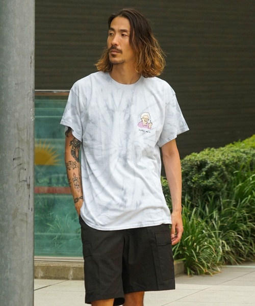 BROTHER MERLE(ブラザー マール)の「Betty 2.0 SPIDER-DYE S/S T-SHIRTS/BROTHER MERLE(ブラザーマール)半袖Tシャツ(Tシャツ/カットソー・メンズ・シルバーグレー/レッド・MEDIUM/LARGE/X-LARGE)」の2枚目の写真