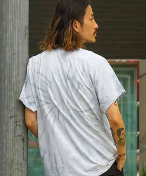 BROTHER MERLE(ブラザー マール)の「Betty 2.0 SPIDER-DYE S/S T-SHIRTS/BROTHER MERLE(ブラザーマール)半袖Tシャツ(Tシャツ/カットソー・メンズ・シルバーグレー/レッド・MEDIUM/LARGE/X-LARGE)」の6枚目の写真