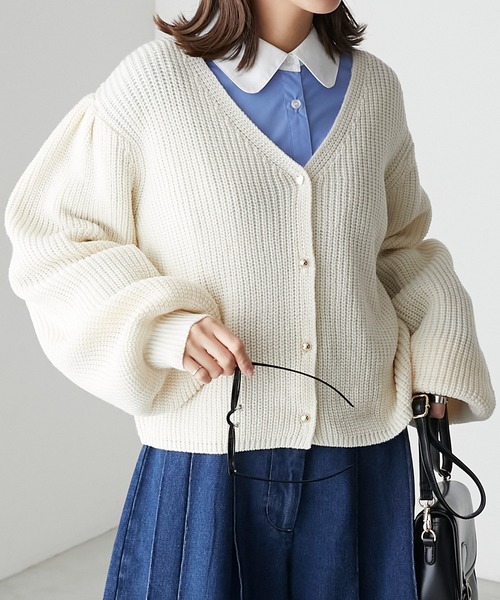 BONLECILL(ボンルシール)の「ハートモチーフボタンショルダーボリュームVネックカーディガン(カーディガン/ボレロ・レディース・レッド/ブラック/ブルー/アイボリー・FREE)」の19枚目の写真