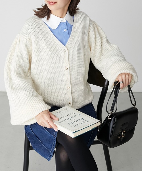 BONLECILL(ボンルシール)の「ハートモチーフボタンショルダーボリュームVネックカーディガン(カーディガン/ボレロ・レディース・レッド/ブラック/ブルー/アイボリー・FREE)」の14枚目の写真