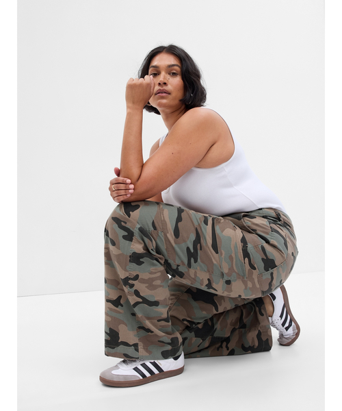 GAP(ギャップ)の「ウォッシュウェル ルーズフィット カーキカーゴパンツ(カーゴパンツ・レディース・カーキ/ベージュ/アイボリー/ブラック・00/0/2/000/4/6/8/10)」の13枚目の写真