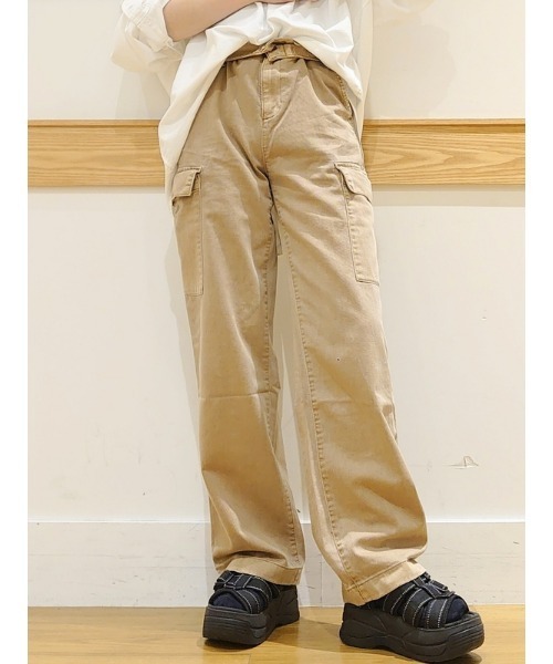 GAP(ギャップ)の「ウォッシュウェル ルーズフィット カーキカーゴパンツ(カーゴパンツ・レディース・カーキ/ベージュ/アイボリー/ブラック・00/0/2/000/4/6/8/10)」の3枚目の写真