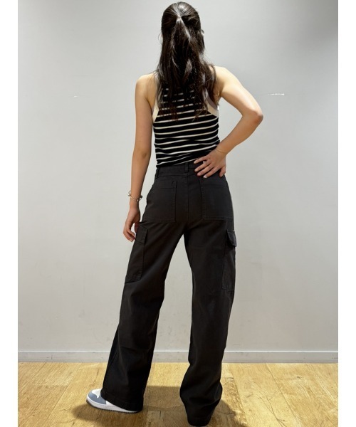 GAP(ギャップ)の「ウォッシュウェル ルーズフィット カーキカーゴパンツ(カーゴパンツ・レディース・カーキ/ベージュ/アイボリー/ブラック・00/0/2/000/4/6/8/10)」の20枚目の写真