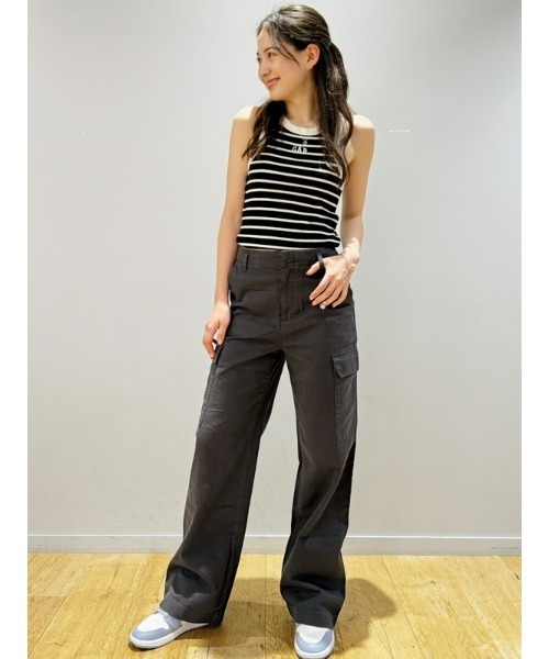GAP(ギャップ)の「ウォッシュウェル ルーズフィット カーキカーゴパンツ(カーゴパンツ・レディース・カーキ/ベージュ/アイボリー/ブラック・00/0/2/000/4/6/8/10)」の19枚目の写真