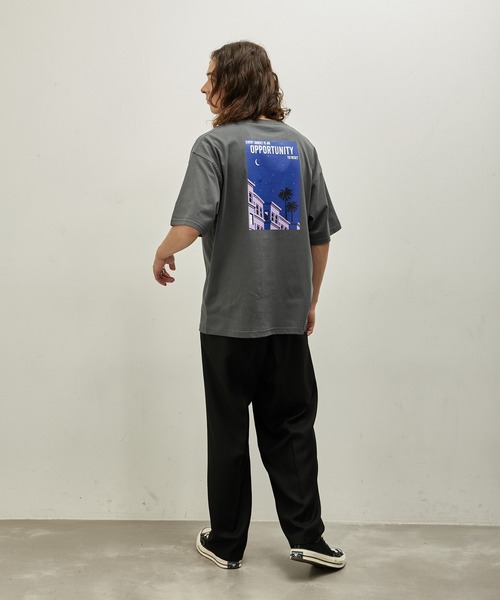 JUNRED(ジュンレッド)の「シティポップバックプリントTシャツ(Tシャツ/カットソー・メンズ・ピンク/チャコールグレー/ホワイト・L/LL/M)」の11枚目の写真
