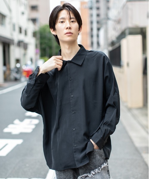 En serio TOKYO（エンソリオトーキョー）の「ドルマンスリーブ トロミオーバーシャツ（シャツ/ブラウス・メンズ・ホワイト/チャコールグレー/ブラック・L/M）」の3枚目の写真