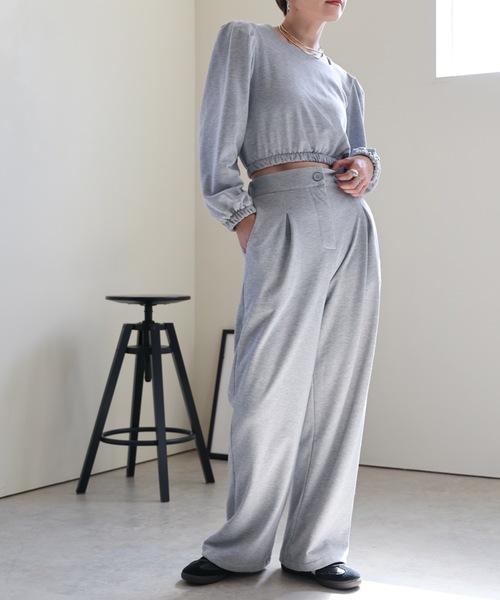 ULEULA(ウルア)の「パワショルスクエアトップス+タックワイドパンツ セットアップ(セットアップ・レディース・ホワイト/ブラック/グレー・FREE)」の3枚目の写真