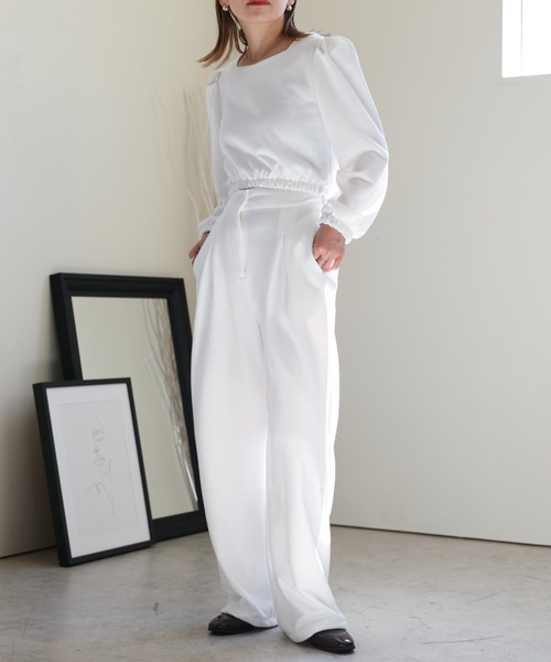 ULEULA(ウルア)の「パワショルスクエアトップス+タックワイドパンツ セットアップ(セットアップ・レディース・ホワイト/ブラック/グレー・FREE)」の2枚目の写真