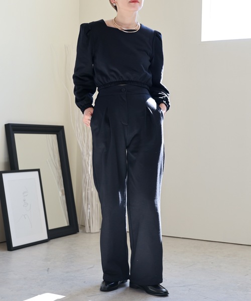 ULEULA(ウルア)の「パワショルスクエアトップス+タックワイドパンツ セットアップ(セットアップ・レディース・ホワイト/ブラック/グレー・FREE)」の1枚目の写真