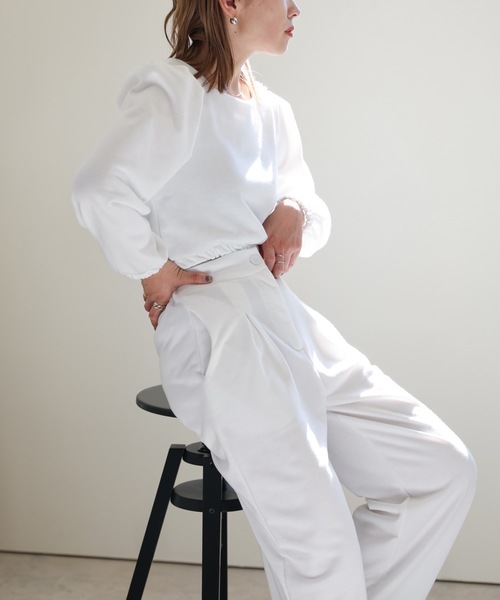 ULEULA(ウルア)の「パワショルスクエアトップス+タックワイドパンツ セットアップ(セットアップ・レディース・ホワイト/ブラック/グレー・FREE)」の4枚目の写真