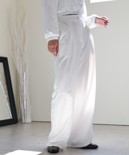 ULEULA(ウルア)の「パワショルスクエアトップス+タックワイドパンツ セットアップ(セットアップ・レディース・ホワイト/ブラック/グレー・FREE)」の16枚目の写真