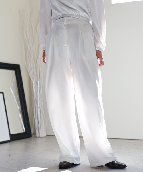 ULEULA(ウルア)の「パワショルスクエアトップス+タックワイドパンツ セットアップ(セットアップ・レディース・ホワイト/ブラック/グレー・FREE)」の15枚目の写真