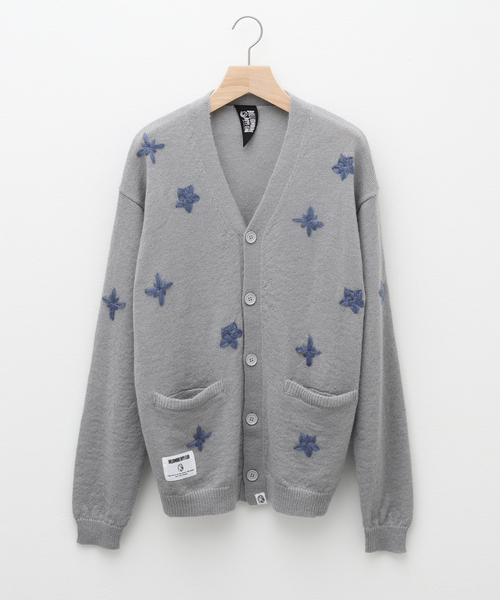 BILLIONAIRE BOYS CLUB(ビリオネア・ボーイズ・クラブ)の「【BILLIONAIRE BOYS CLUB】EMBROIDERED LOGO KNIT CARDIGAN STARF(カーディガン/ボレロ・メンズ・チャコールグレー・LARGE)」の1枚目の写真