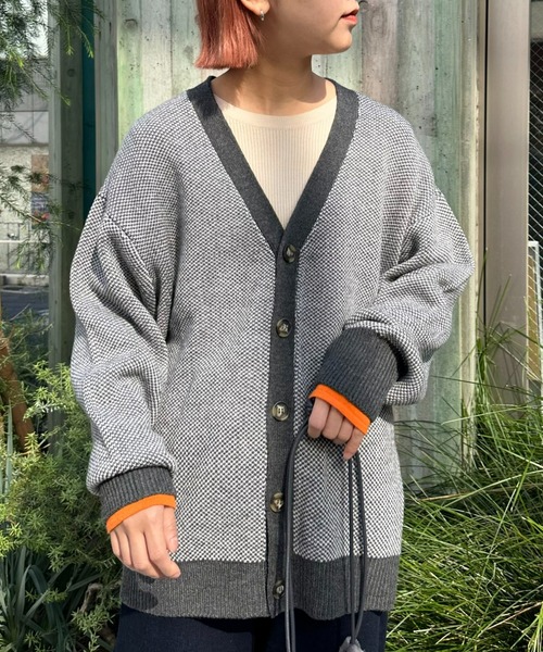 CIAOPANIC TYPY（チャオパニックティピー）の「【ユニセックス】アウトリンキングニットカーディガン（カーディガン/ボレロ・メンズ・チャコールグレー/アイボリー/オレンジ系その他・MEDIUM/LARGE）」の5枚目の写真