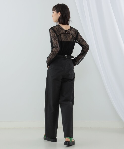 Ray BEAMS(レイビームス)の「Ray BEAMS / カットアウト ベルト パンツ(スラックス・レディース・ブルー/ブラック・1/0)」の5枚目の写真