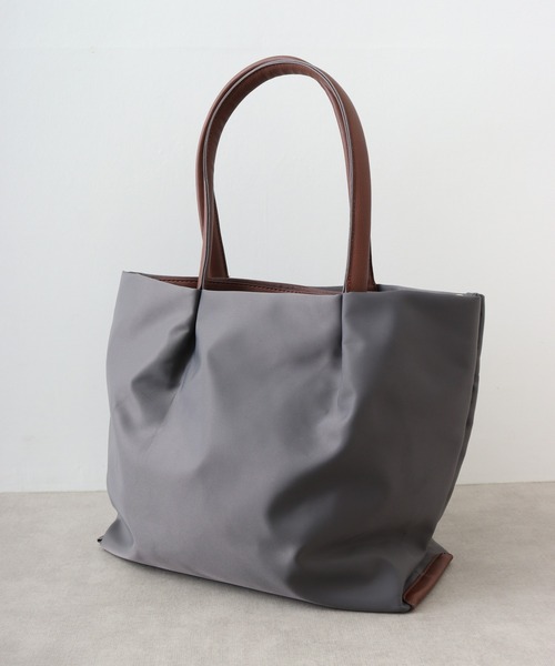 Legato Largo（レガートラルゴ）の「Legato Largo【肩楽】　撥水微光沢ナイロントートバッグ（トートバッグ・レディース・グレー/ピンクベージュ/ブラック/オリーブ/マスタード/ネイビー・FREE）」の11枚目の写真