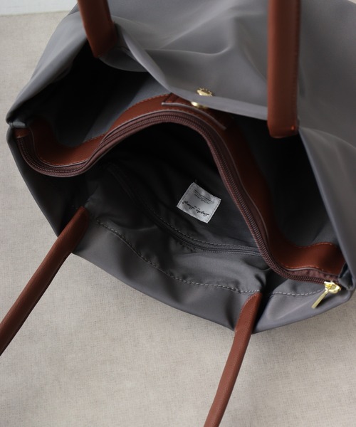 Legato Largo（レガートラルゴ）の「Legato Largo【肩楽】　撥水微光沢ナイロントートバッグ（トートバッグ・レディース・グレー/ピンクベージュ/ブラック/オリーブ/マスタード/ネイビー・FREE）」の16枚目の写真