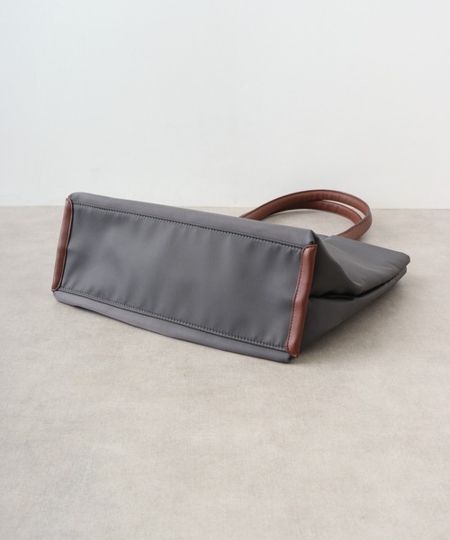 Legato Largo（レガートラルゴ）の「Legato Largo【肩楽】　撥水微光沢ナイロントートバッグ（トートバッグ・レディース・グレー/ピンクベージュ/ブラック/オリーブ/マスタード/ネイビー・FREE）」の19枚目の写真