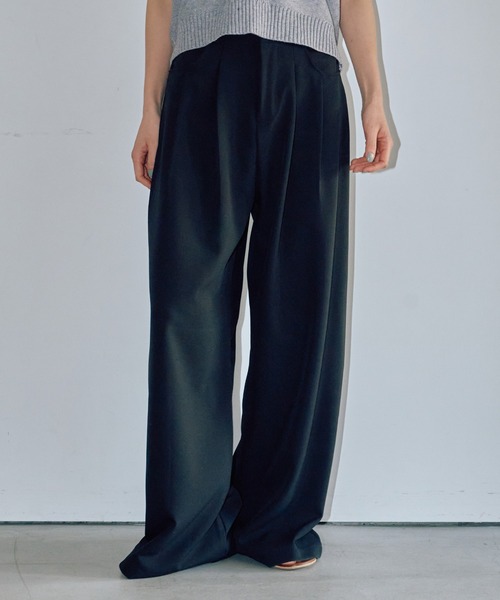 LIENCOEUR（リアンクール）の「タックワイドパンツ（スラックス・レディース・ダークグレー/ブラウン/ブラック/アイボリー・MEDIUM/SMALL）」の2枚目の写真