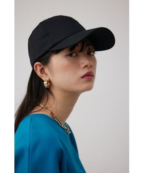 AZUL by moussy（アズールバイマウジー）の「バックロゴキャップ（キャップ・レディース・ブラック/ベージュ・FREE）」の5枚目の写真