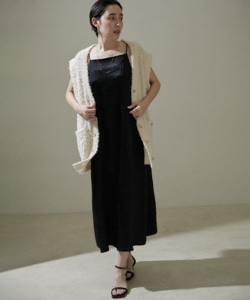 SALON adam et rope'（サロン アダム エ ロペ）の「【WEB限定】2WAYワッシャーサテンキャミワンピース/24SS【洗える】（ワンピース・レディース・ゴールド/ブラック/シルバー・FREE）」の9枚目の写真