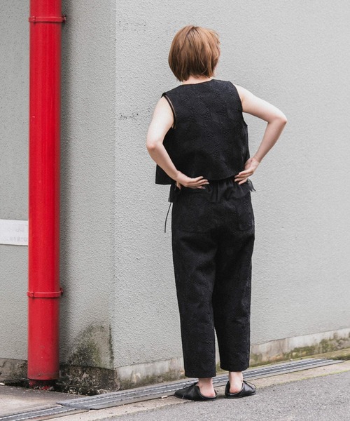 KBF（ケイビーエフ）の「ボンディングレースベスト（ベスト・レディース・オフホワイト/ブラック・ONE）」の3枚目の写真