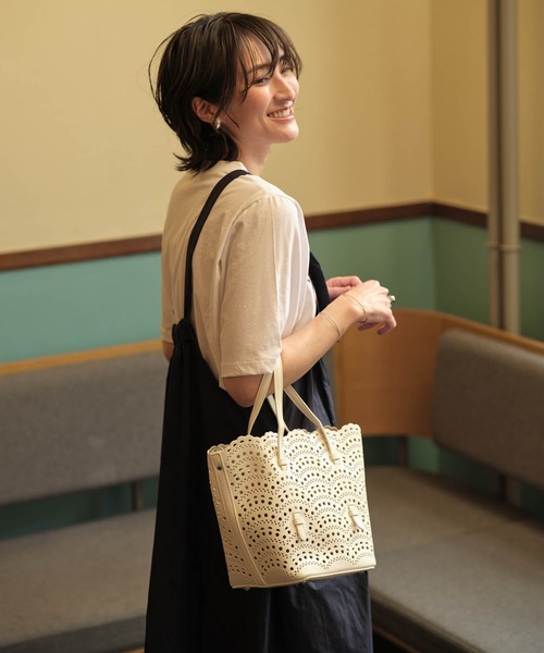 ZAKKA-BOX（ザッカボックス）の「スカラップレースパンチングトートバッグ（トートバッグ・レディース・ホワイト/ブラック・FREE）」の6枚目の写真