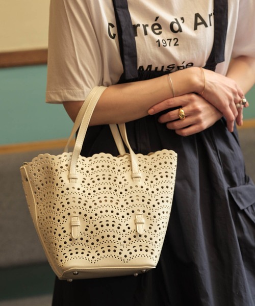 ZAKKA-BOX（ザッカボックス）の「スカラップレースパンチングトートバッグ（トートバッグ・レディース・ホワイト/ブラック・FREE）」の7枚目の写真