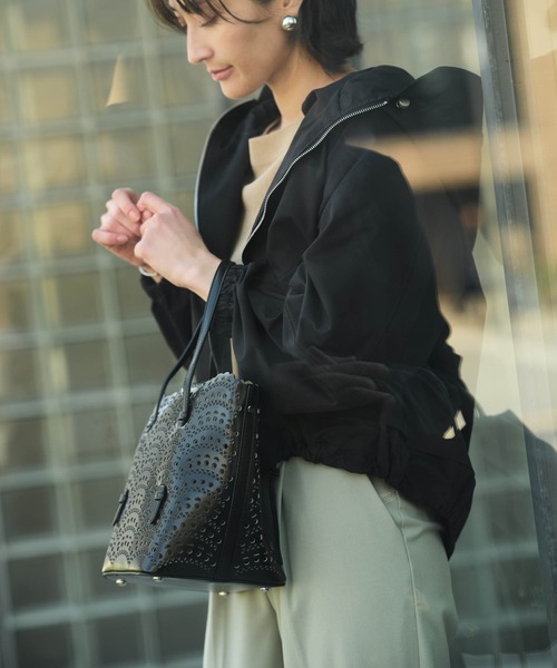 ZAKKA-BOX（ザッカボックス）の「スカラップレースパンチングトートバッグ（トートバッグ・レディース・ホワイト/ブラック・FREE）」の11枚目の写真