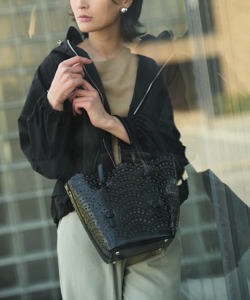 ZAKKA-BOX（ザッカボックス）の「スカラップレースパンチングトートバッグ（トートバッグ・レディース・ホワイト/ブラック・FREE）」の10枚目の写真