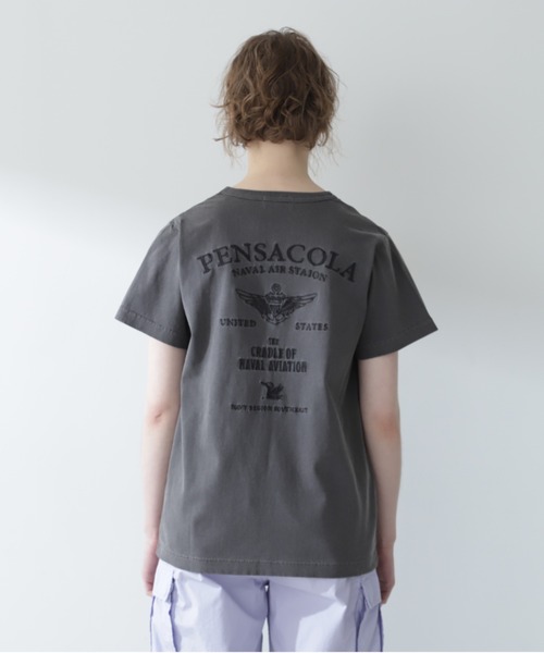 AVIREX(アヴィレックス)の「《直営店限定》FADE WASHT-SHIRT "PENSACOLA"/フェイドウォッシュTシャツ"ペンサコーラ"(Tシャツ/カットソー・レディース・オフホワイト/チャコールグレー/バーガンディー・SMALL/MEDIUM)」の10枚目の写真