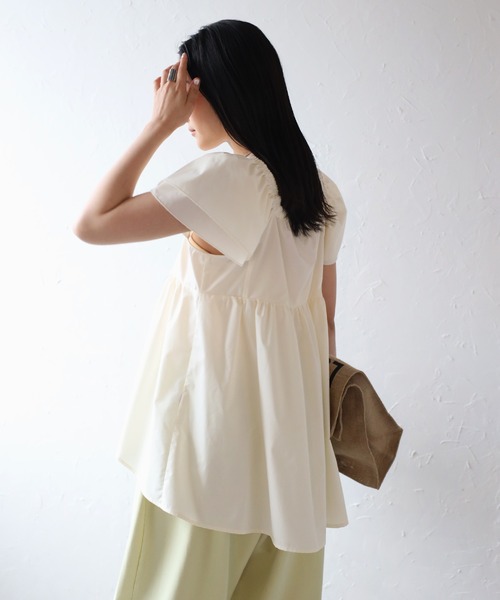 COMMRE(コムル)の「フロントホック袖ボリュームブラウス(シャツ/ブラウス・レディース・チャコールグレー/アイボリー・FREE)」の5枚目の写真