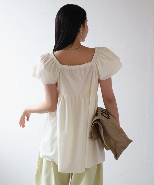 COMMRE(コムル)の「フロントホック袖ボリュームブラウス(シャツ/ブラウス・レディース・チャコールグレー/アイボリー・FREE)」の6枚目の写真