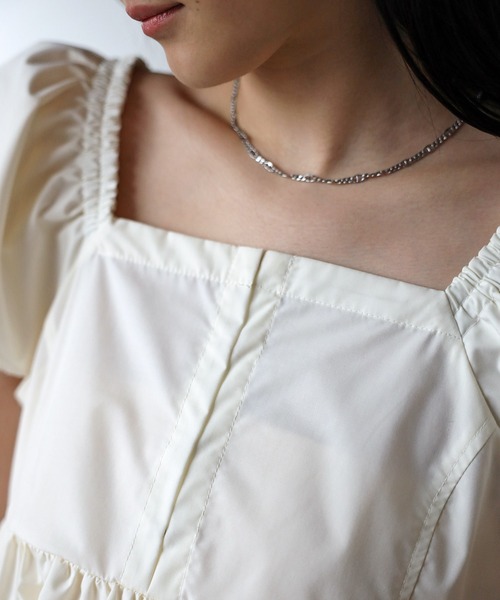 COMMRE(コムル)の「フロントホック袖ボリュームブラウス(シャツ/ブラウス・レディース・チャコールグレー/アイボリー・FREE)」の9枚目の写真