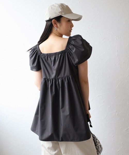 COMMRE(コムル)の「フロントホック袖ボリュームブラウス(シャツ/ブラウス・レディース・チャコールグレー/アイボリー・FREE)」の11枚目の写真