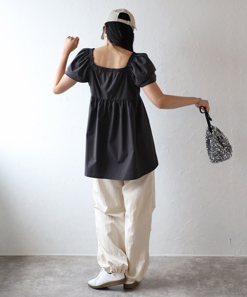 COMMRE(コムル)の「フロントホック袖ボリュームブラウス(シャツ/ブラウス・レディース・チャコールグレー/アイボリー・FREE)」の15枚目の写真