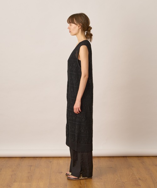 ALLUMER（アリュメール）の「コットンリネンVネックメッシュロングジレ（ニット/セーター・レディース・ブラック/アイボリー/ベージュ・1）」の15枚目の写真