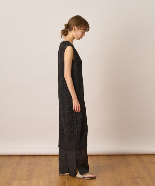 ALLUMER（アリュメール）の「コットンリネンVネックメッシュロングジレ（ニット/セーター・レディース・ブラック/アイボリー/ベージュ・1）」の21枚目の写真